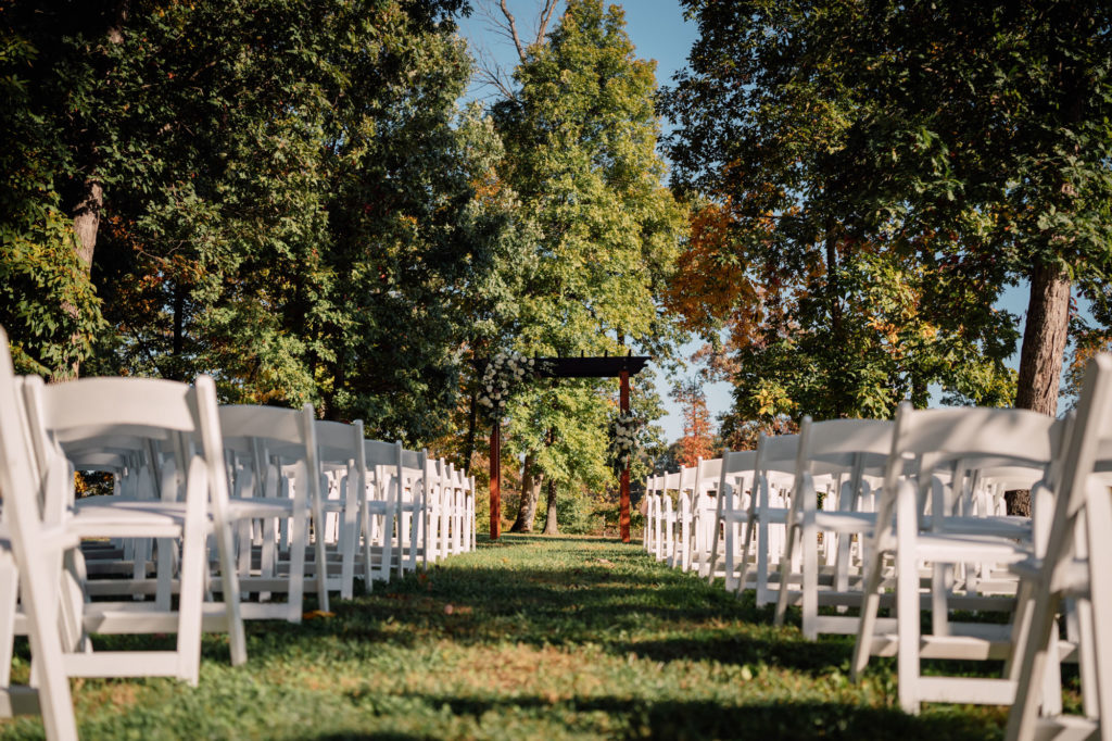 photograph of Leesburg the harvest house at lost creek winery wedding ceremony