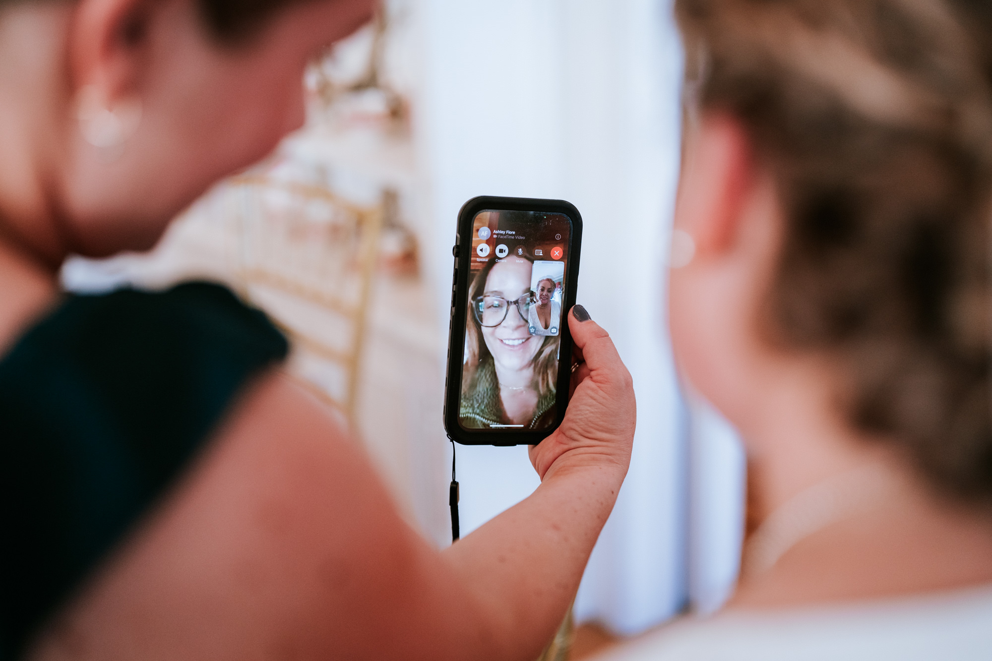 bride on facetime with wedding guests who couldn't attend the wedding day