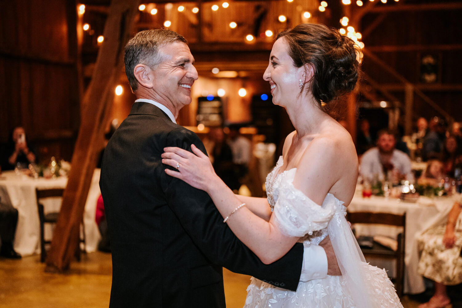 bride dancing with her father in her wedding day