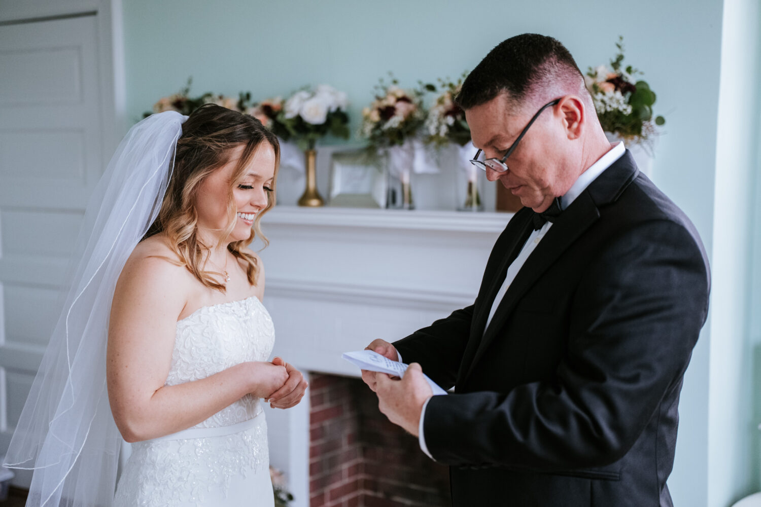 father of the bride reading a gift given by the bride