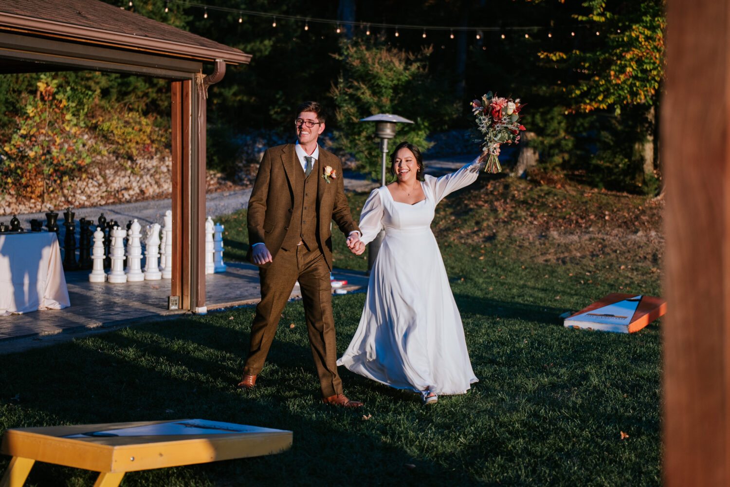 help me write concise alt text for the following images. The keyword to target it "shenandoah woods wedding". use the exact keyword in some images and synonyms in others. avoid putting these in every photo to avoid keyword stuffing: