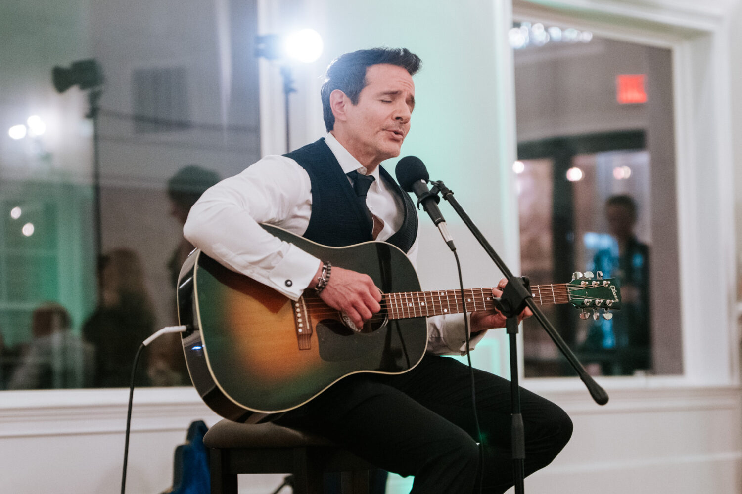 Father of the bride performing live song during wedding reception